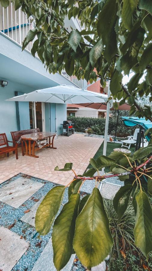 La Bella Italia Apartment เดเซนซาโนเดลการ์ดา ภายนอก รูปภาพ